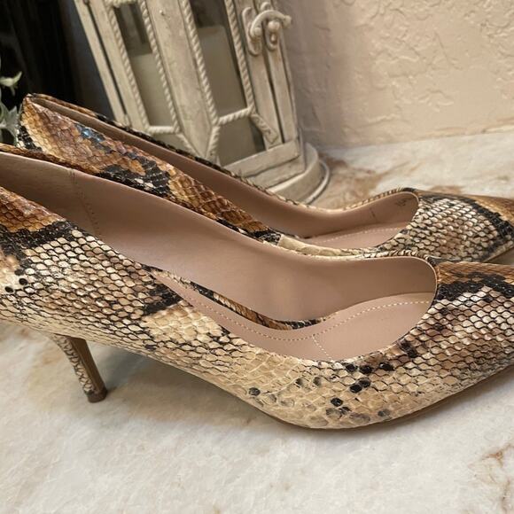 Charles by Charles David beige snake print pumps Sz 8 - Picture 5 of 10